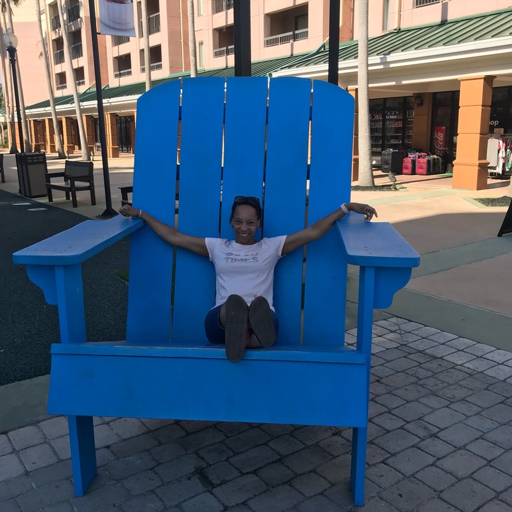 Meet your Posher, Ebony